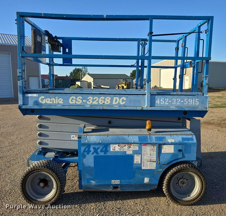 image for item DY1316 2005 Genie GS-3268 DC scissor lift