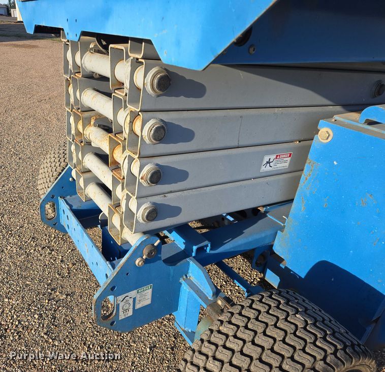 image for item DY1316 2005 Genie GS-3268 DC scissor lift
