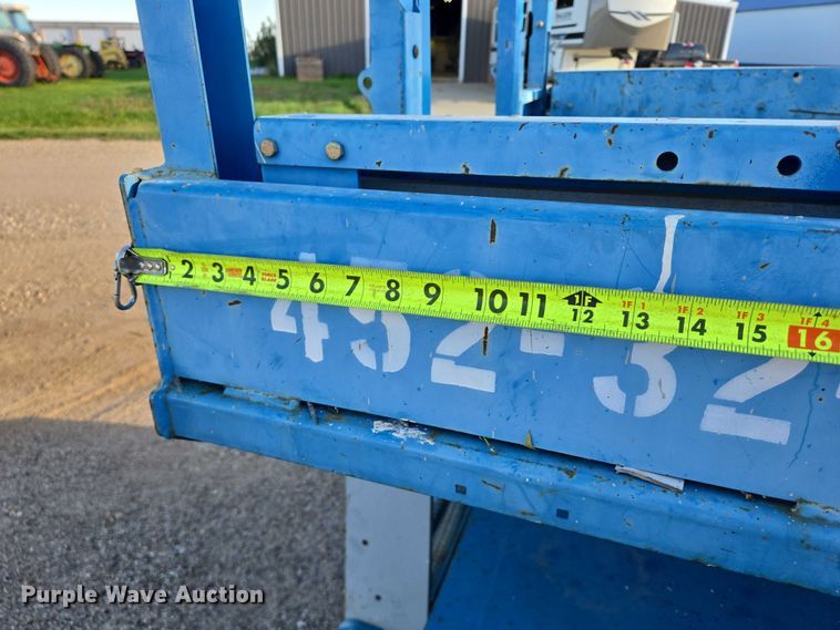 image for item DY1316 2005 Genie GS-3268 DC scissor lift