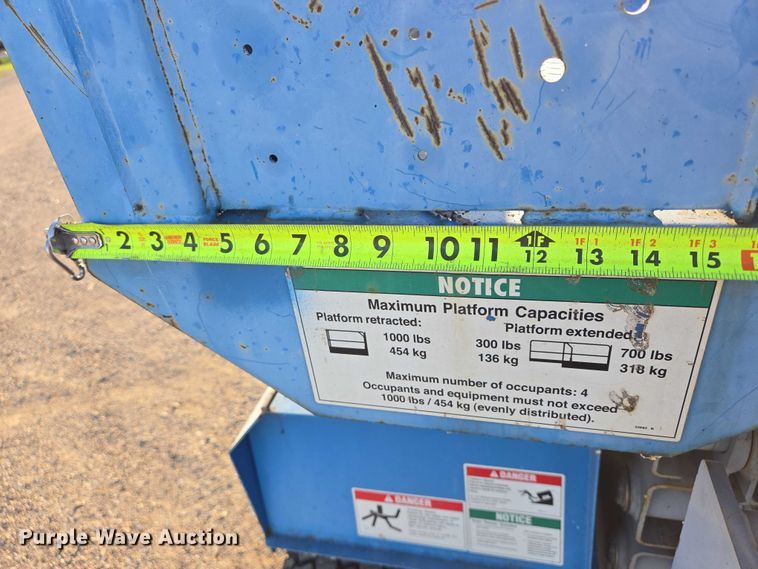 image for item DY1316 2005 Genie GS-3268 DC scissor lift