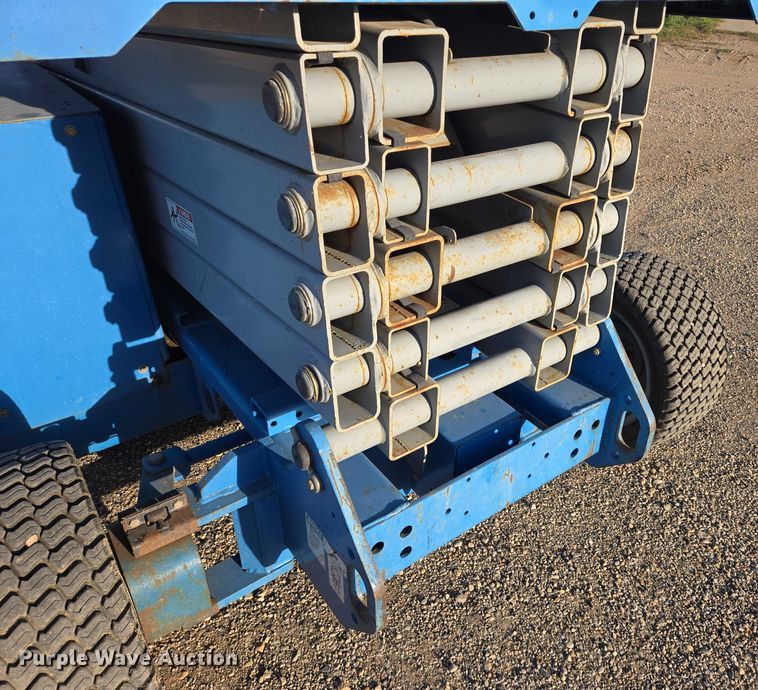 image for item DY1316 2005 Genie GS-3268 DC scissor lift