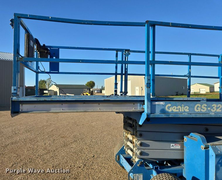image for item DY1316 2005 Genie GS-3268 DC scissor lift