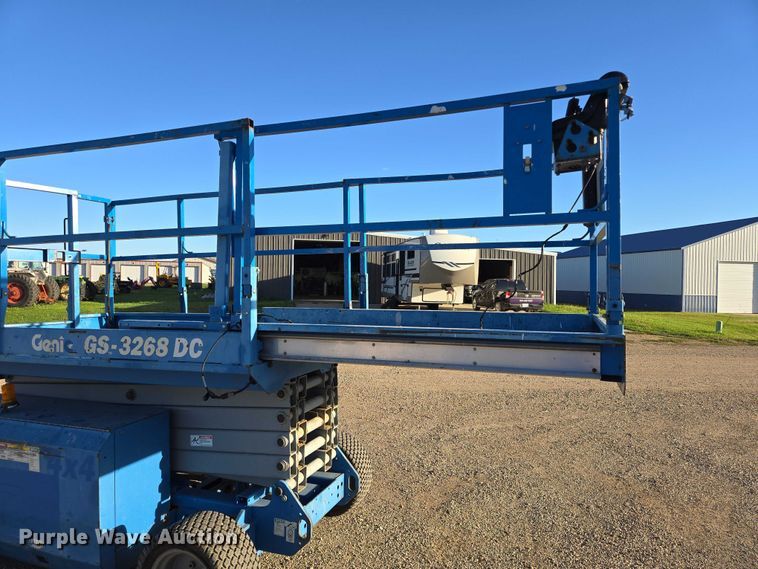 image for item DY1316 2005 Genie GS-3268 DC scissor lift
