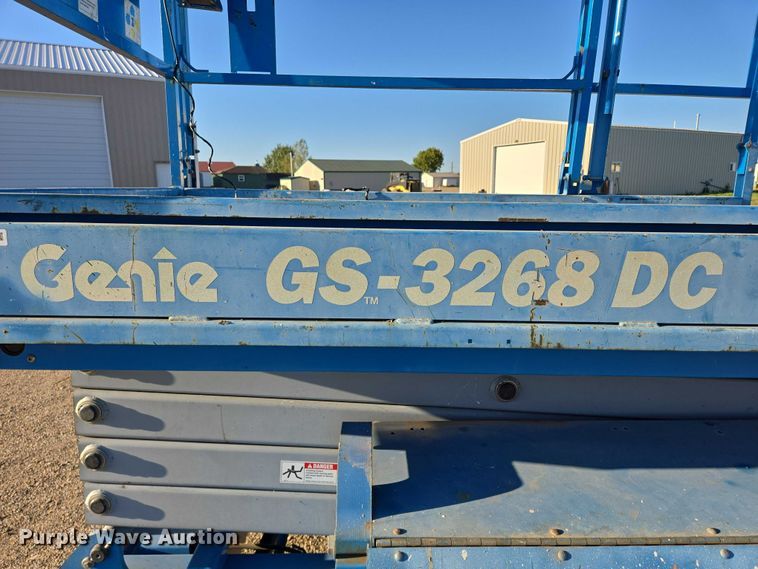image for item DY1316 2005 Genie GS-3268 DC scissor lift