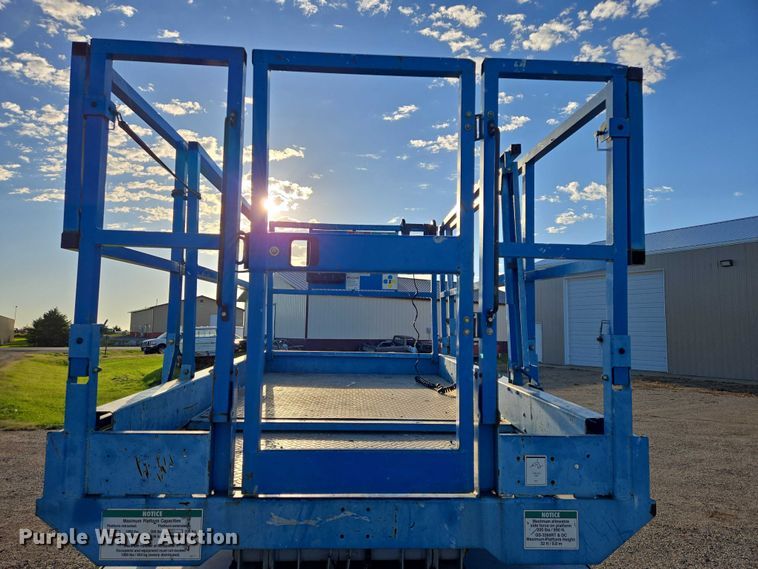 image for item DY1316 2005 Genie GS-3268 DC scissor lift