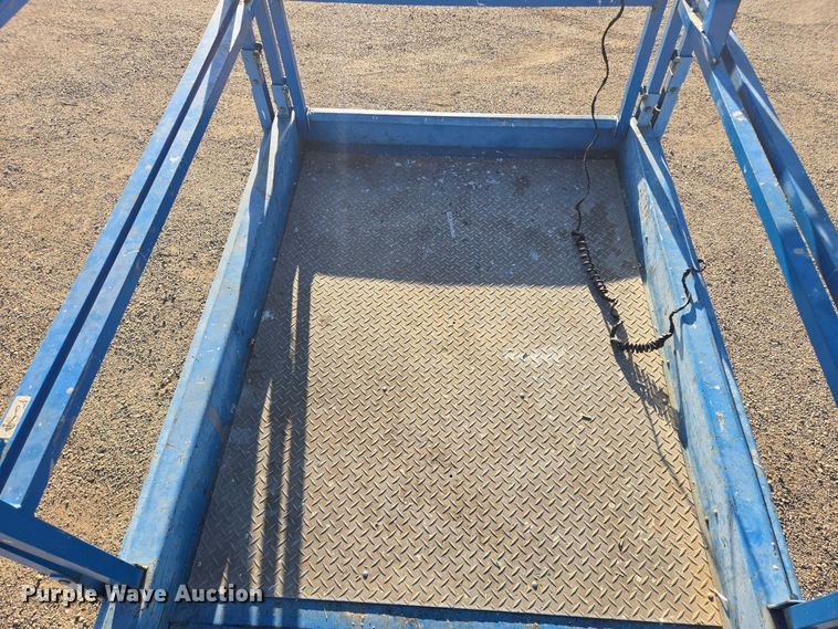 image for item DY1316 2005 Genie GS-3268 DC scissor lift