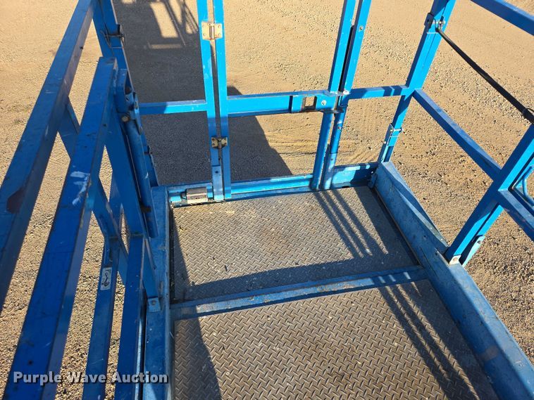 image for item DY1316 2005 Genie GS-3268 DC scissor lift