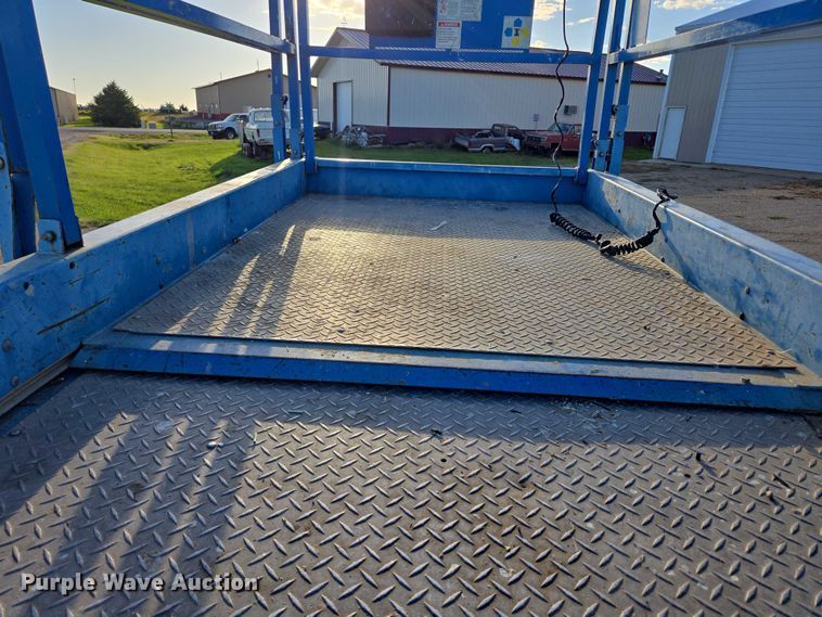 image for item DY1316 2005 Genie GS-3268 DC scissor lift