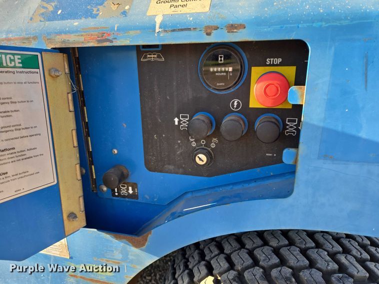 image for item DY1316 2005 Genie GS-3268 DC scissor lift