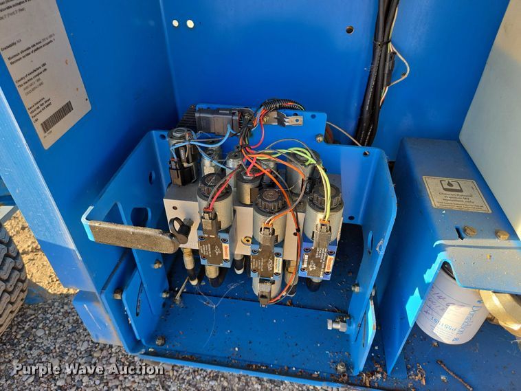 image for item DY1316 2005 Genie GS-3268 DC scissor lift