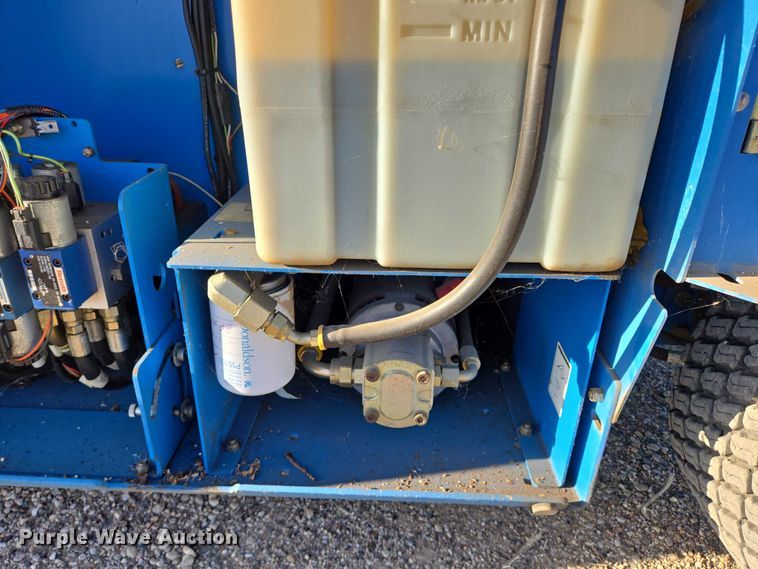 image for item DY1316 2005 Genie GS-3268 DC scissor lift