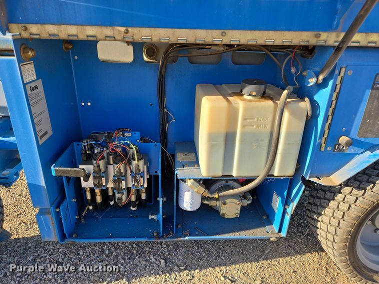 image for item DY1316 2005 Genie GS-3268 DC scissor lift