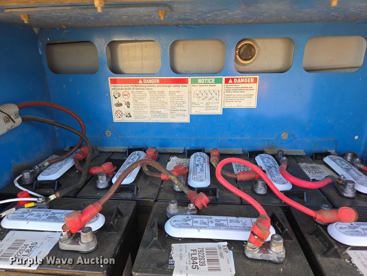 image for item DY1316 2005 Genie GS-3268 DC scissor lift