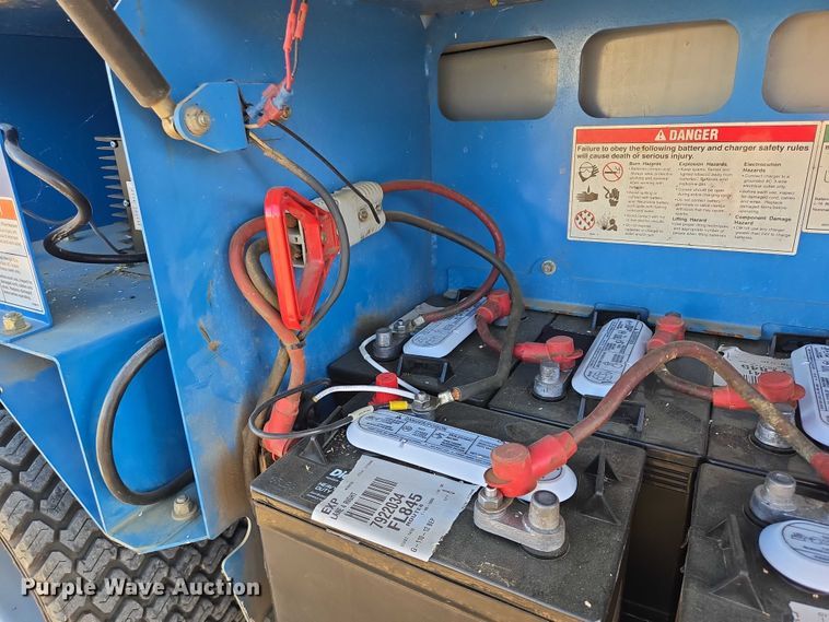 image for item DY1316 2005 Genie GS-3268 DC scissor lift