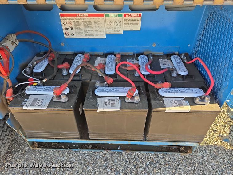 image for item DY1316 2005 Genie GS-3268 DC scissor lift