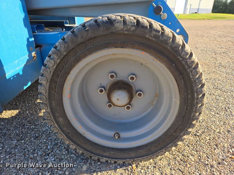 image for item DY1316 2005 Genie GS-3268 DC scissor lift