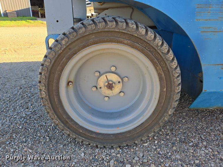 image for item DY1316 2005 Genie GS-3268 DC scissor lift