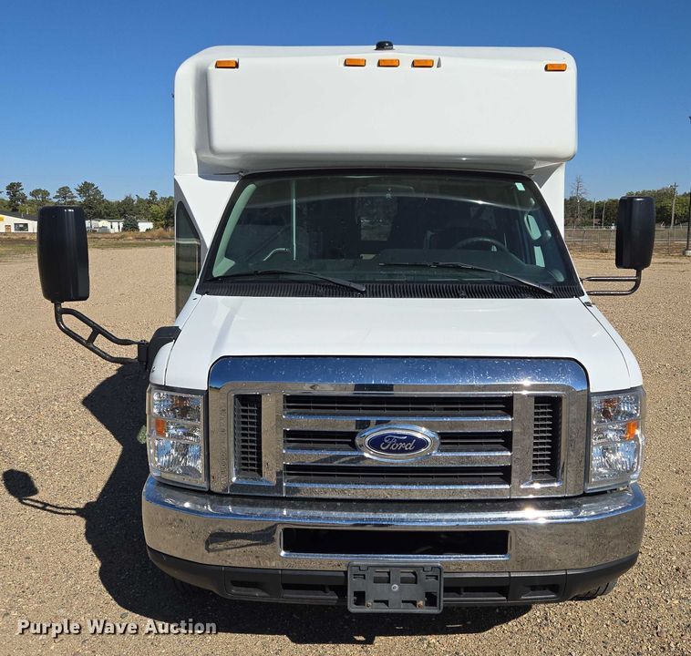 image for item DY1377 2016 Ford Eldorado shuttle bus