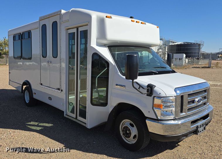 image for item DY1377 2016 Ford Eldorado shuttle bus