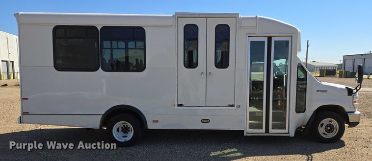 image for item DY1377 2016 Ford Eldorado shuttle bus