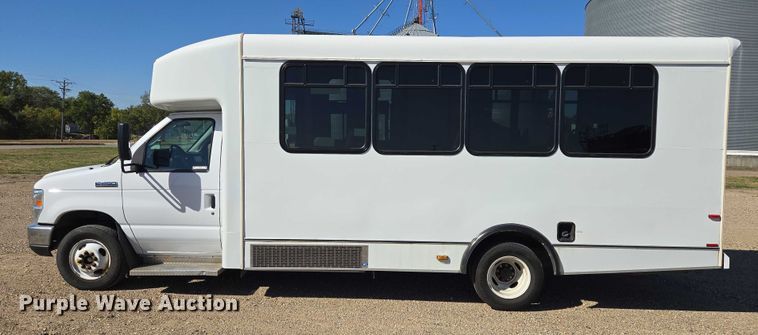 image for item DY1377 2016 Ford Eldorado shuttle bus