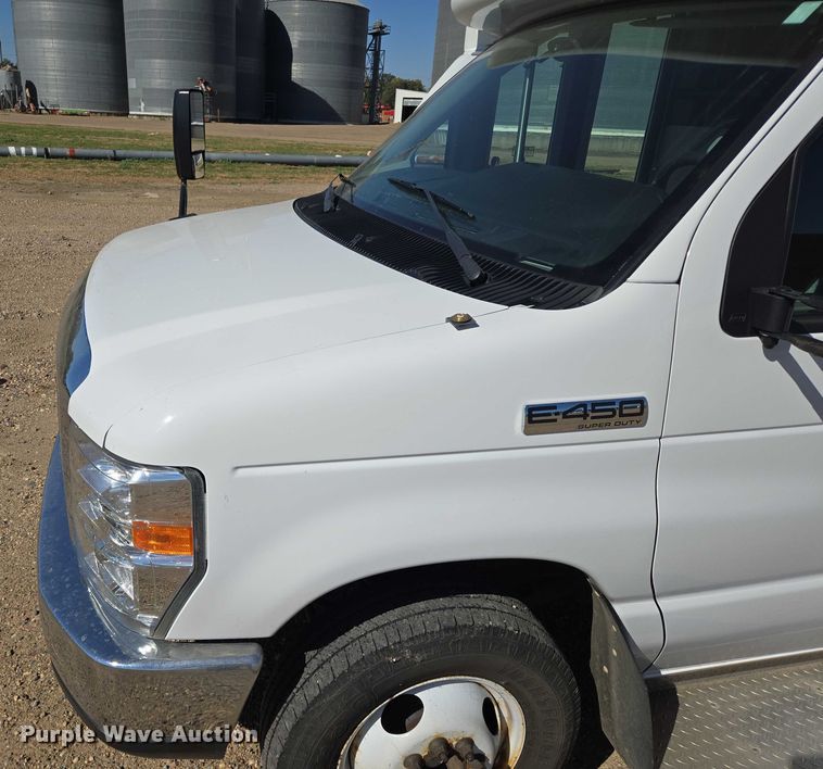 image for item DY1377 2016 Ford Eldorado shuttle bus