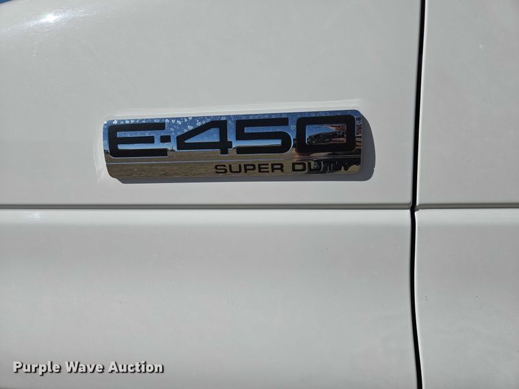 image for item DY1377 2016 Ford Eldorado shuttle bus