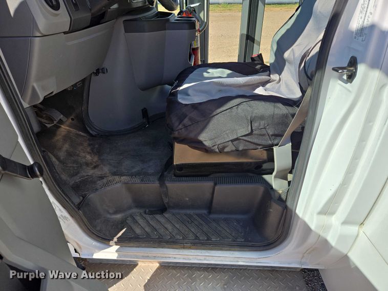 image for item DY1377 2016 Ford Eldorado shuttle bus