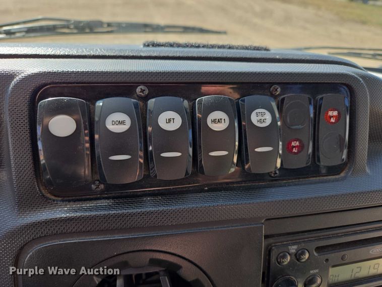 image for item DY1377 2016 Ford Eldorado shuttle bus