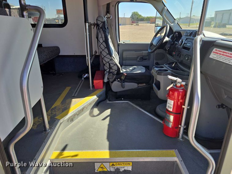 image for item DY1377 2016 Ford Eldorado shuttle bus