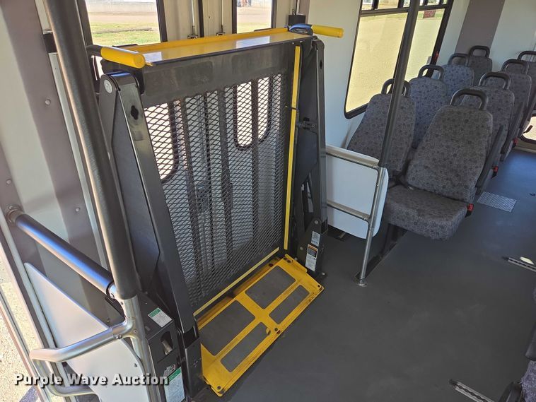 image for item DY1377 2016 Ford Eldorado shuttle bus