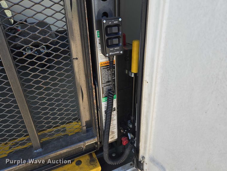 image for item DY1377 2016 Ford Eldorado shuttle bus