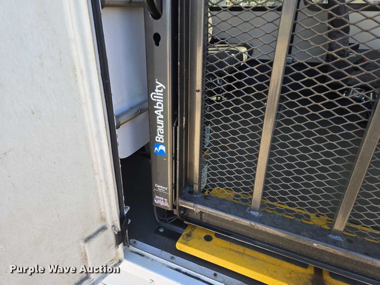 image for item DY1377 2016 Ford Eldorado shuttle bus