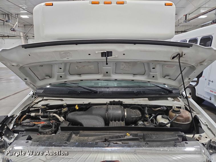 image for item DY1377 2016 Ford Eldorado shuttle bus