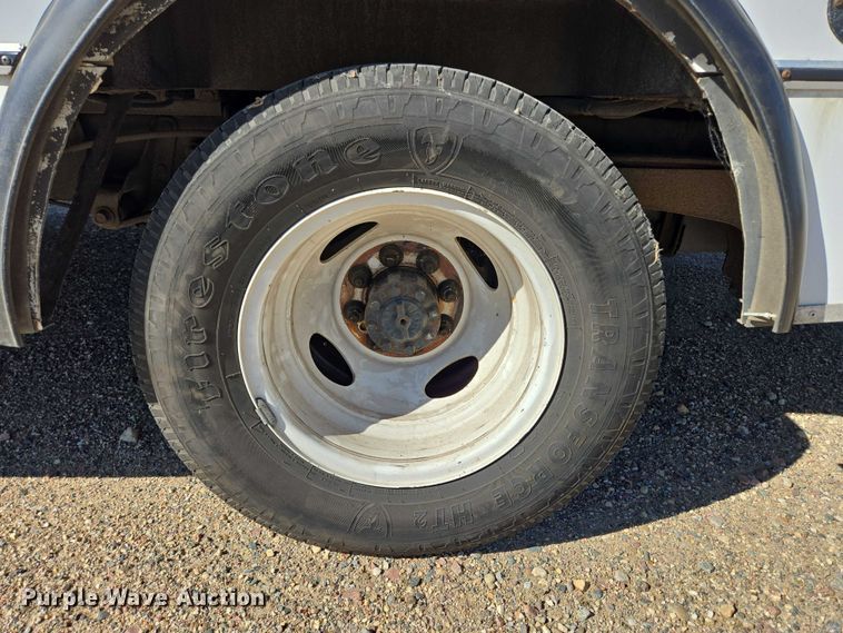 image for item DY1377 2016 Ford Eldorado shuttle bus