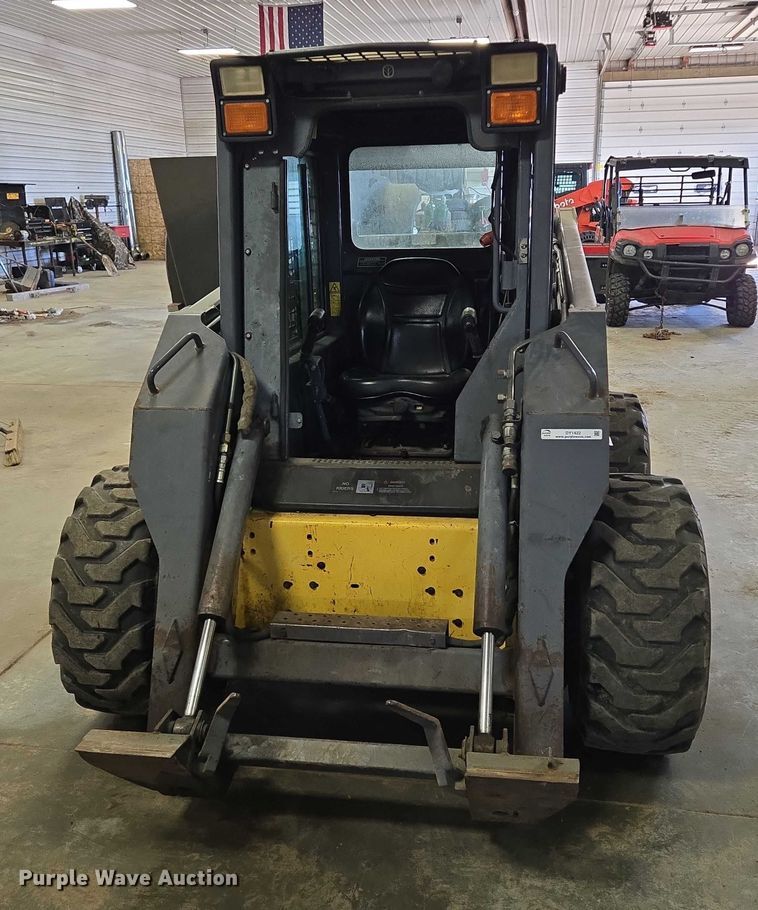 image for item DY1422 2001 New Holland LS180 skid steer loader