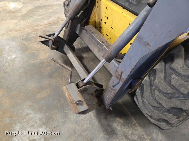 image for item DY1422 2001 New Holland LS180 skid steer loader