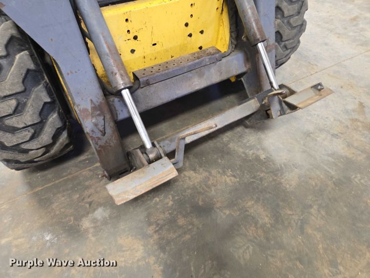 image for item DY1422 2001 New Holland LS180 skid steer loader