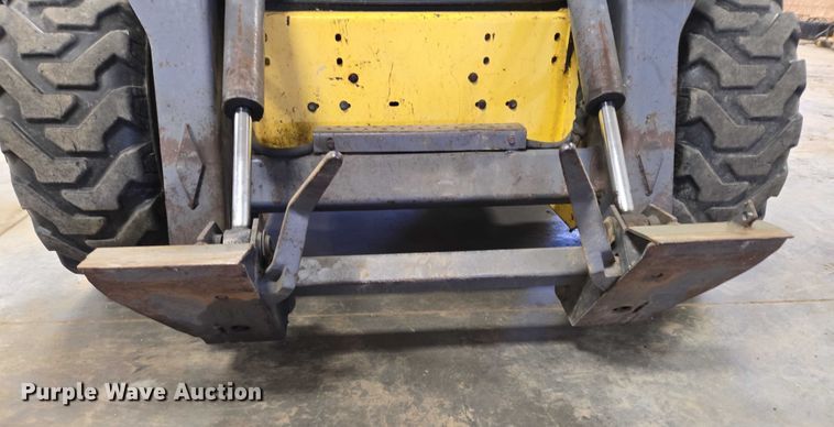 image for item DY1422 2001 New Holland LS180 skid steer loader