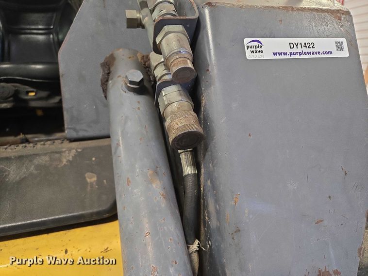 image for item DY1422 2001 New Holland LS180 skid steer loader