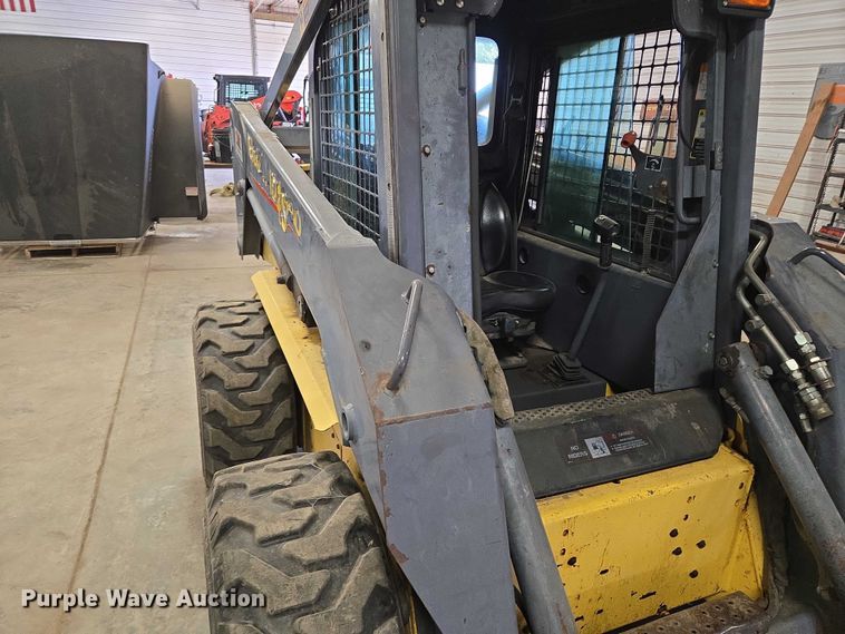 image for item DY1422 2001 New Holland LS180 skid steer loader
