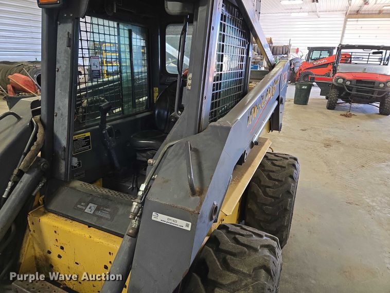 image for item DY1422 2001 New Holland LS180 skid steer loader