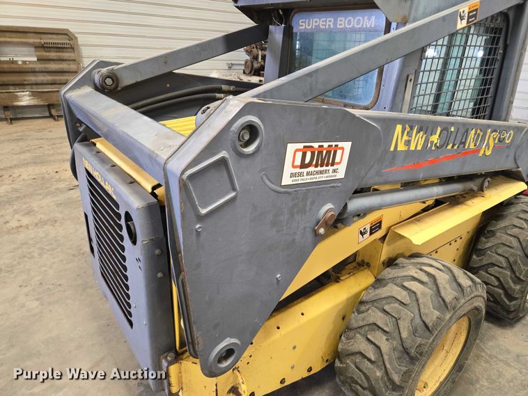 image for item DY1422 2001 New Holland LS180 skid steer loader