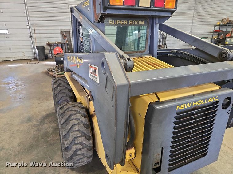 image for item DY1422 2001 New Holland LS180 skid steer loader