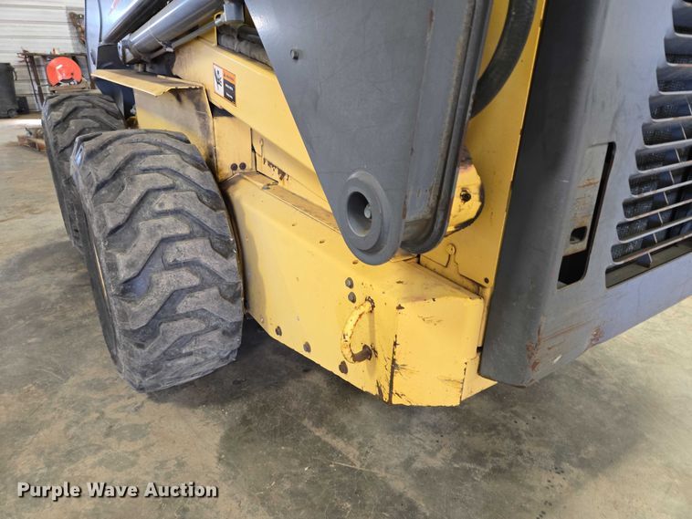 image for item DY1422 2001 New Holland LS180 skid steer loader