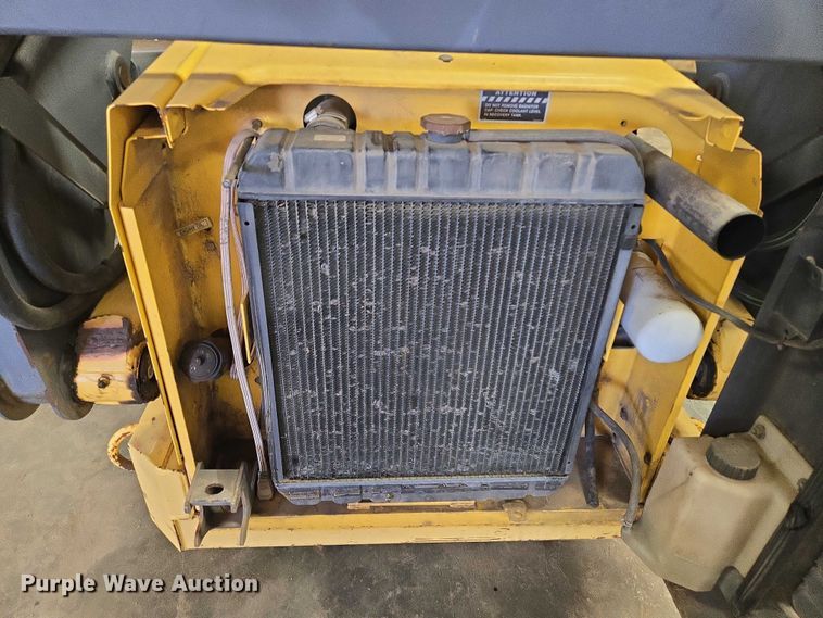 image for item DY1422 2001 New Holland LS180 skid steer loader