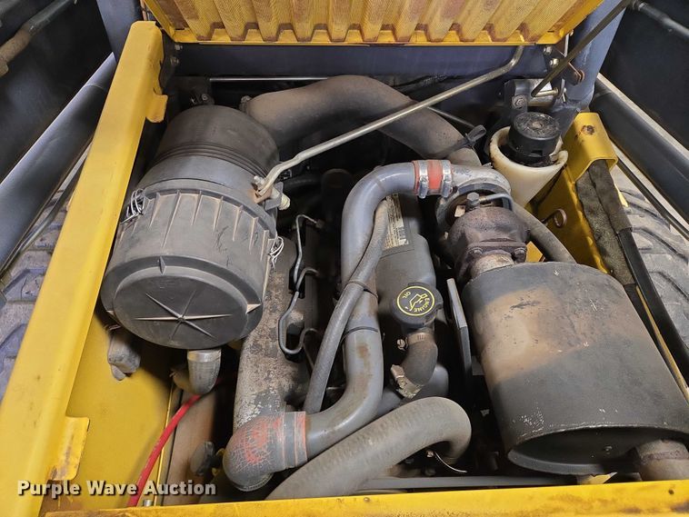 image for item DY1422 2001 New Holland LS180 skid steer loader