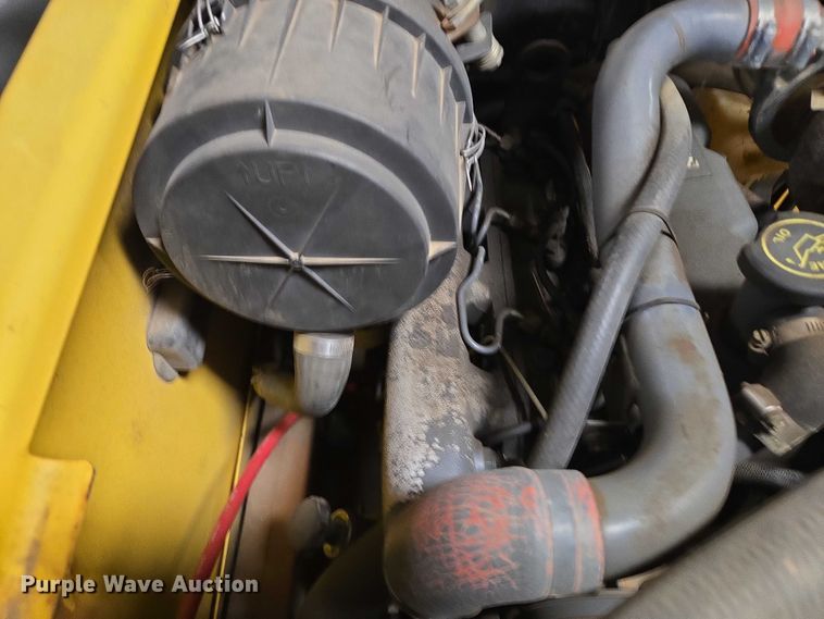 image for item DY1422 2001 New Holland LS180 skid steer loader