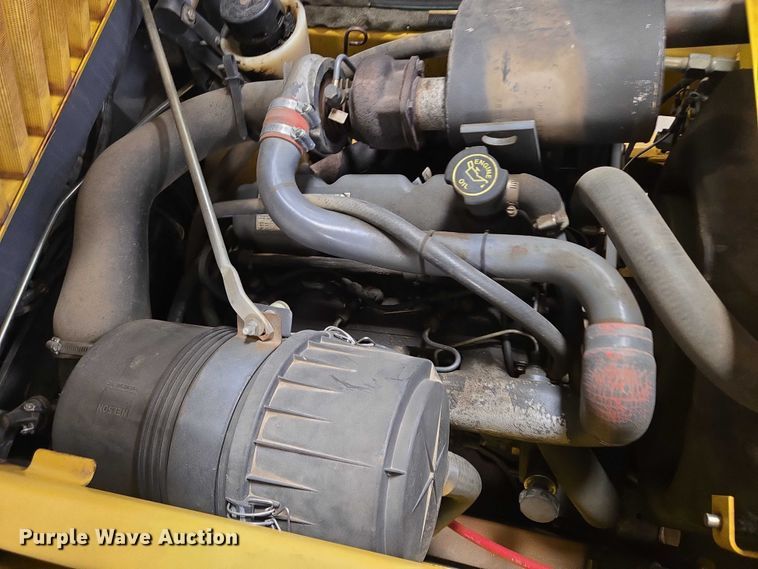 image for item DY1422 2001 New Holland LS180 skid steer loader