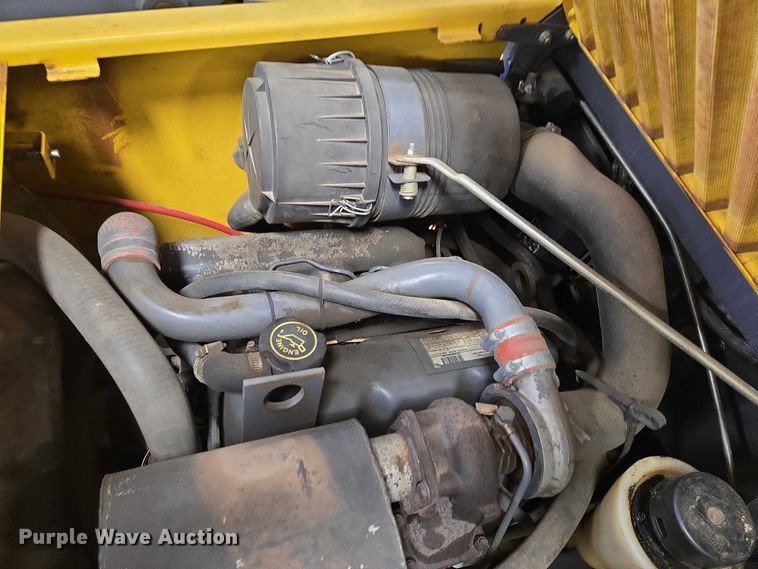 image for item DY1422 2001 New Holland LS180 skid steer loader